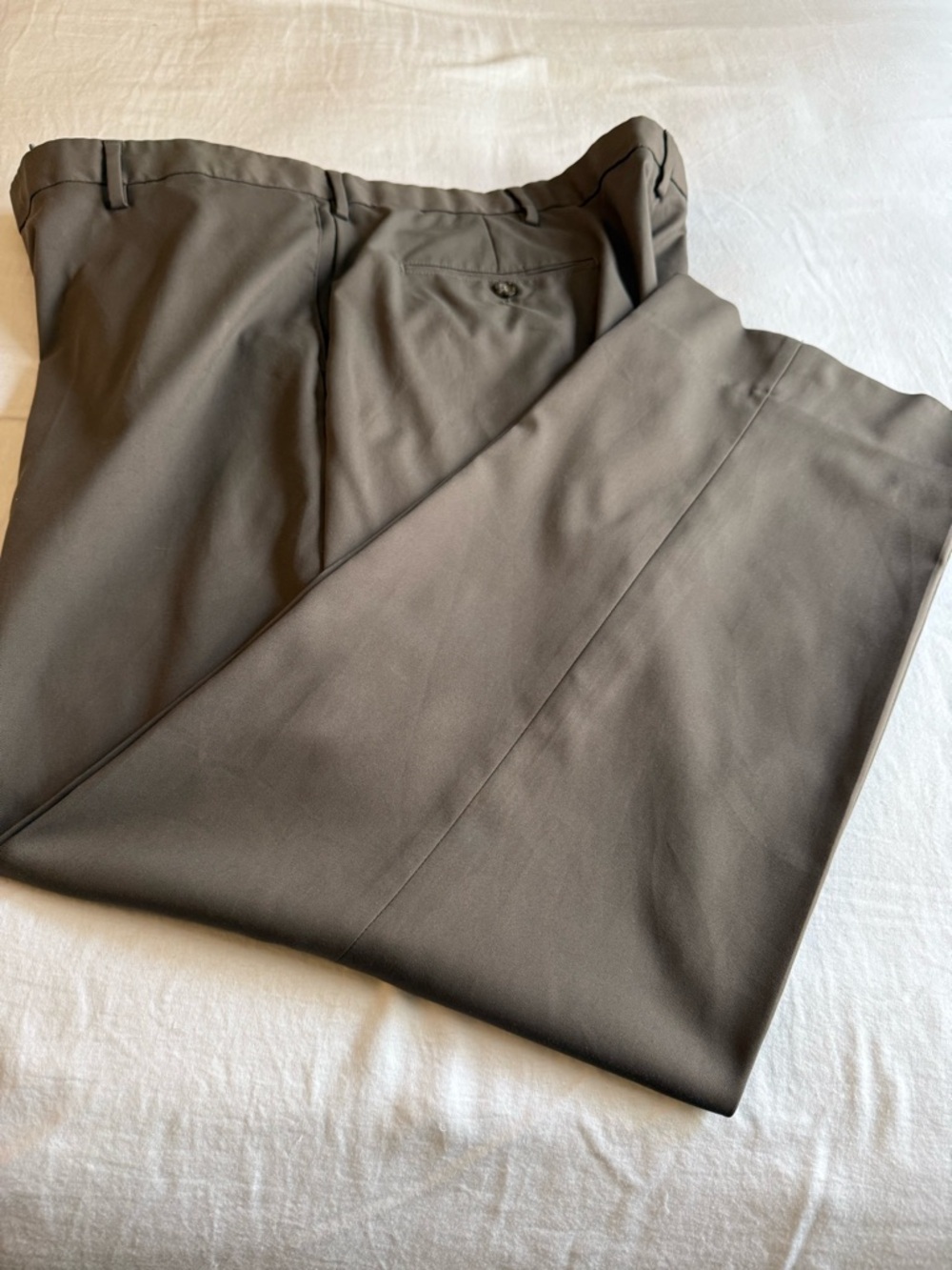 Dockers Men's Classic Fit Pants in Olive Size 44/32